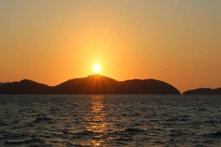 Phi Phi Maiton Khai Sunset Premium Speedboat Tour from Phuket photo 4