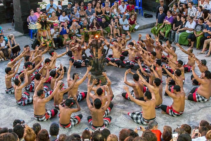 Uluwatu Temple & Southern Bali Private Tour — Sunset Kecak, Cliffs and Jimbaran Dinner photo 4
