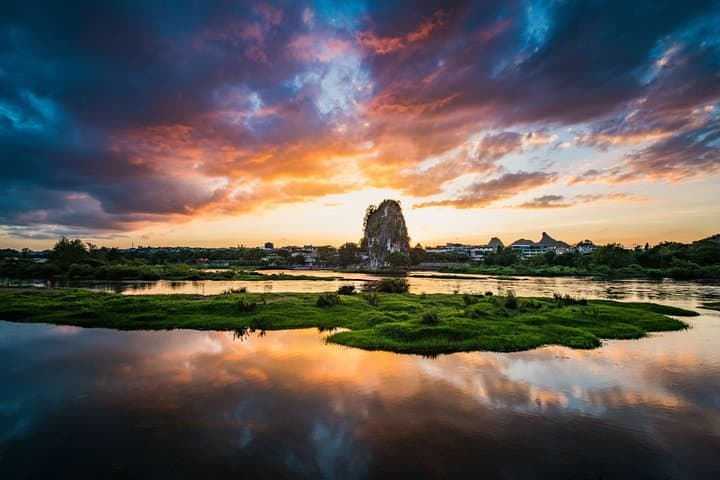 Guilin City Essentials: Reed Flute Cave, Elephant Trunk Hill & Fubo Hill Day Tour photo 3