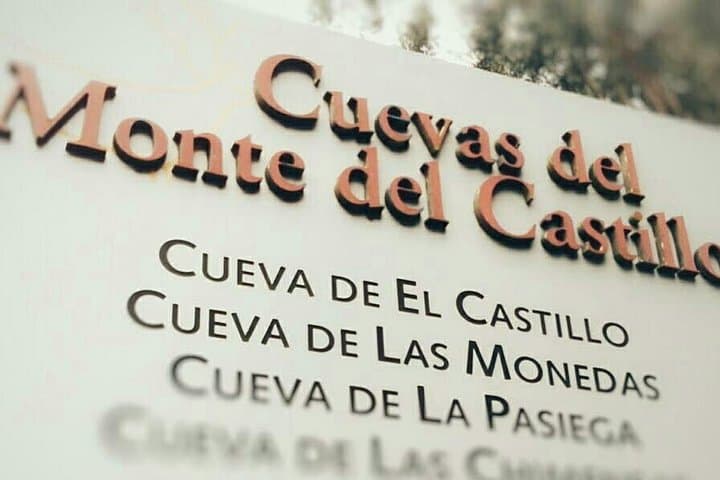 Exploring El Castillo and Las Monedas: Paleolithic Cave Art Tour from Santander