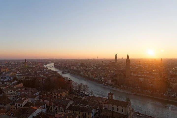 Private Day Trip from Venice to Verona: Guided Walking Tour & Fast Train