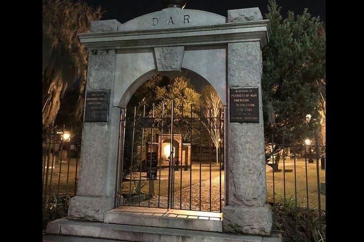 Creepy Crawl: Haunted Pub Walking Tour of Savannah's Historic District photo 5