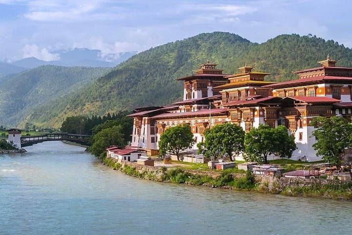 Tiger's Nest Hike & Cultural Tour: 4-Day Paro and Thimphu Bhutan Package photo 3