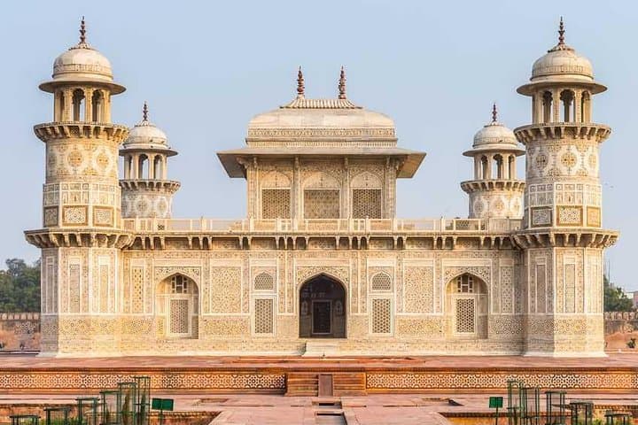 Jaipur to Agra Day Tour: Taj Mahal, Agra Fort & Fatehpur Sikri in One Day photo 2