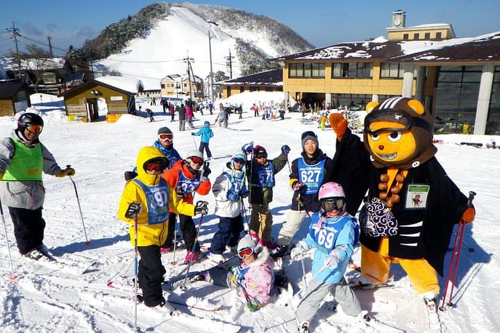 Private Family Ski Lesson with Transport at Daisen White Ski Resort photo 4