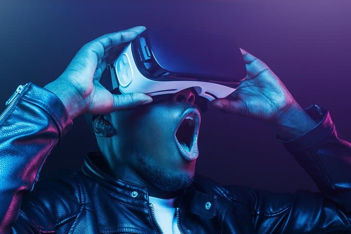 Virtual Reality Session in Saint-Denis: VR Escape Games & Arcade Experiences