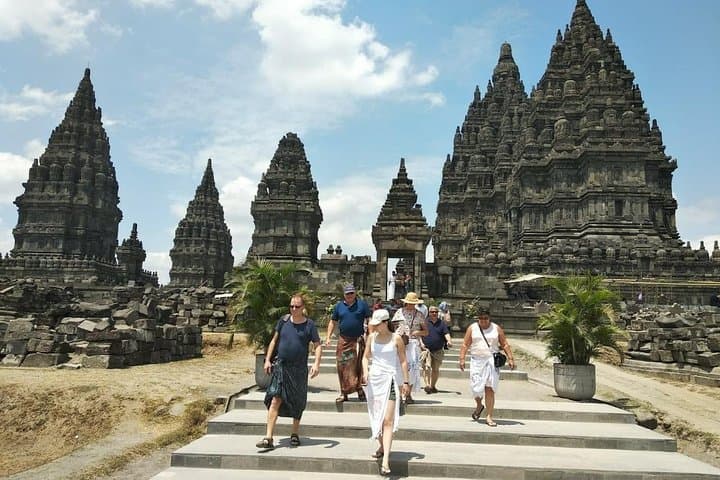 Private Car Hire with Local Guide in Yogyakarta — 10-Hour Custom Day Trip