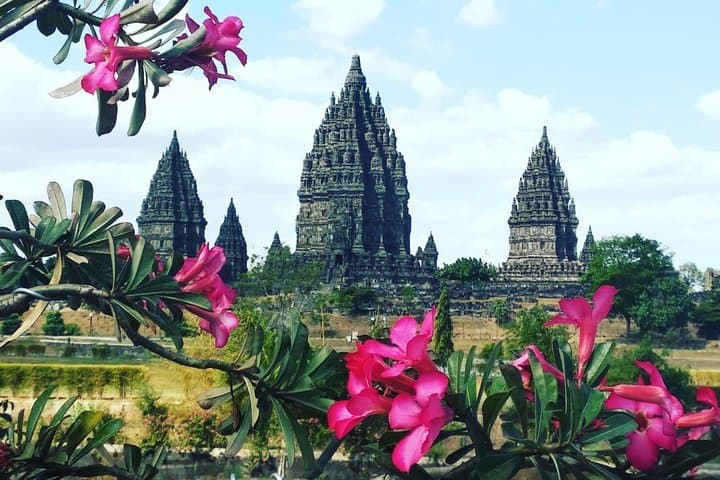 Private Car Hire with Local Guide in Yogyakarta — 10-Hour Custom Day Trip photo 5