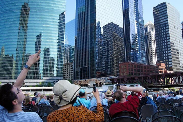 Chicago Architecture River Cruise Aboard First Lady — 90-Minute Docent-Led Tour photo 3
