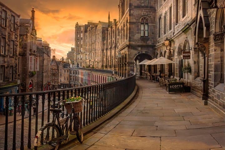 Edinburgh Cityscape Photography Tour: Capture the Royal Mile & Castle Views photo 2