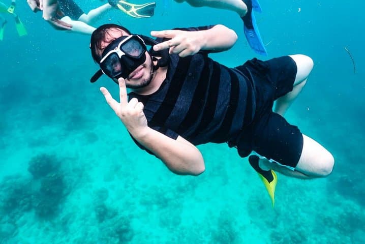 Roatan 2-Stop Snorkeling and Island City Tour — Reef, Rum & Hilltop Views photo 3