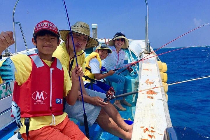 2-Hour Family Fishing in Okinawa: Kadena Boat Trip for Beginners photo 1