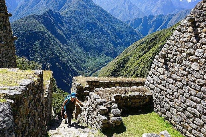 Short Inca Trail 2-Day Trek to Machu Picchu: Sun Gate & Wiñaywayna photo 4