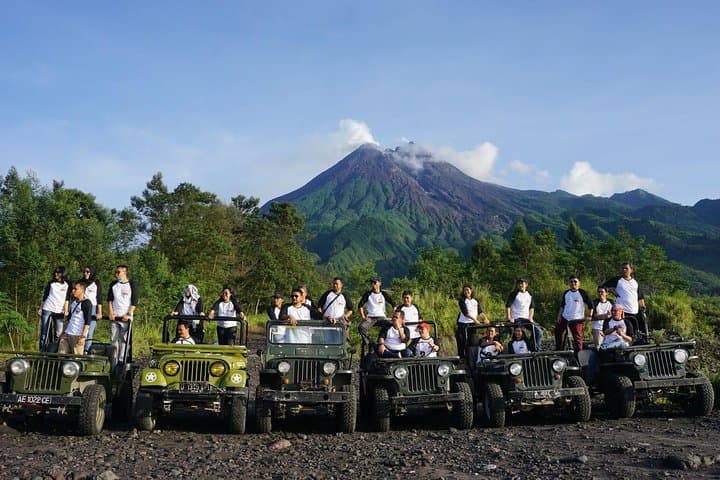 Punthuk Setumbu Sunrise, Borobudur & Merapi Lava Jeep Tour photo 4