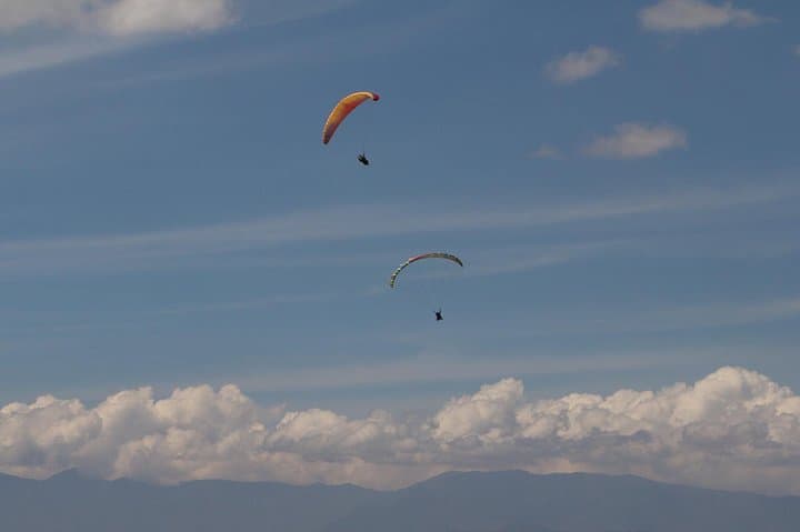 Paragliding Over Bogotá: 20-Minute Tandem Flight from Sopó photo 3