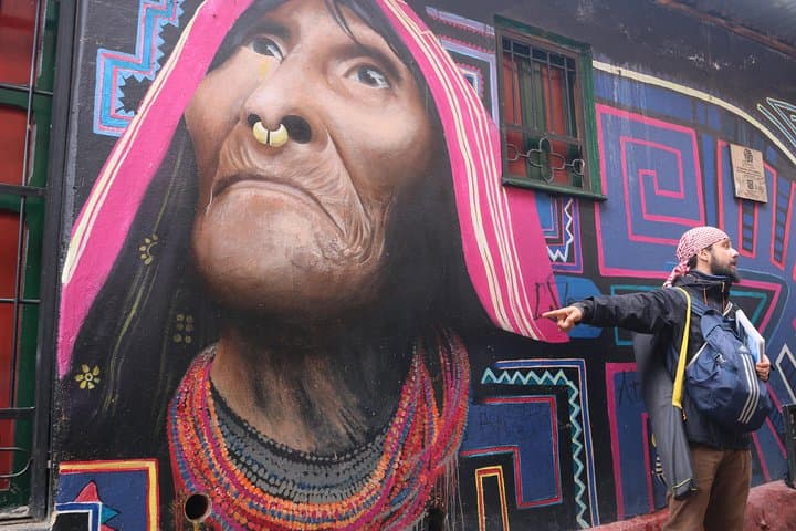 La Candelaria Bogotá Private Walking Tour — 3-Hour History, Coffee & Local Tastings photo 3