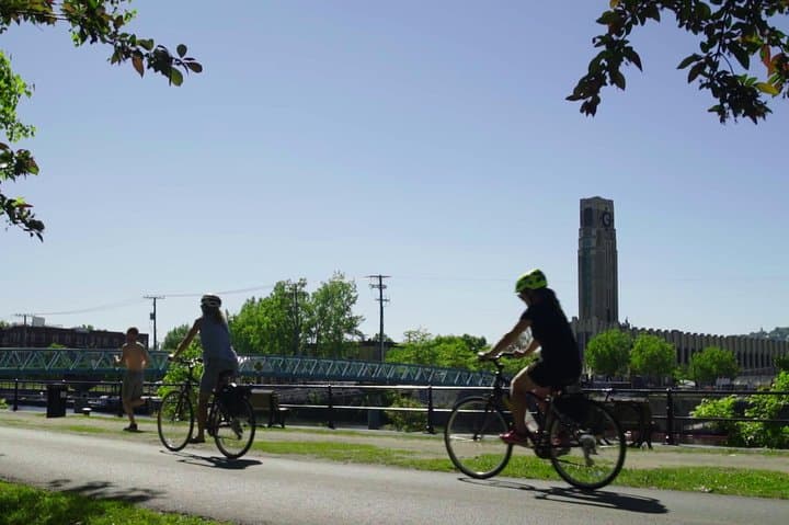 Montreal 3-Hour City Bike Tour with Wine or Beer — Old Montreal to Mount Royal photo 3