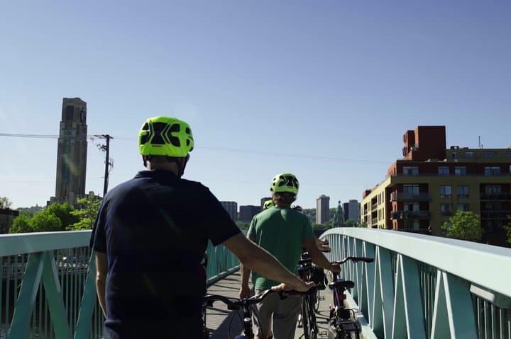 Montreal 3-Hour City Bike Tour with Wine or Beer — Old Montreal to Mount Royal photo 4