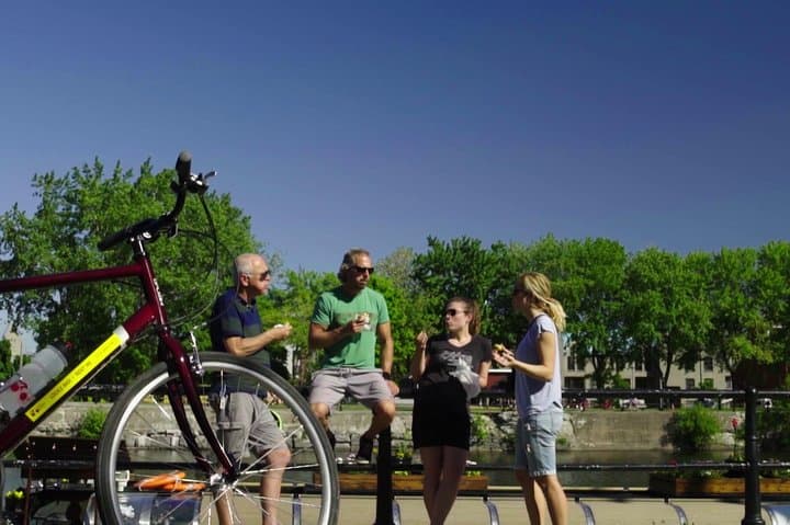 Montreal 3-Hour City Bike Tour with Wine or Beer — Old Montreal to Mount Royal photo 6