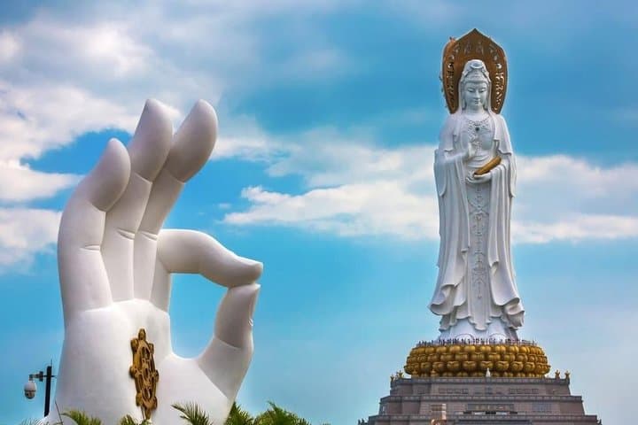 Sanya 3-Day Private Highlights: Nanshan Temple & Luhuitou Park Tour