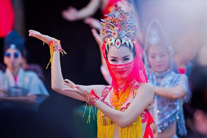 4-Day Sanya Private Tour: Yalong Bay Forest, Li & Miao Culture & Nanshan Temple photo 1