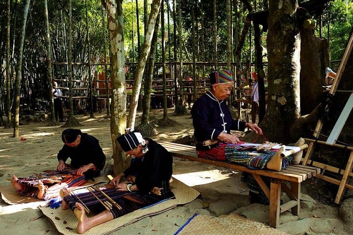 4-Day Sanya Private Tour: Yalong Bay Forest, Li & Miao Culture & Nanshan Temple photo 4