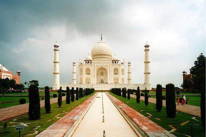 Overnight Agra Tour from Hyderabad: Sunrise at the Taj Mahal & Agra Fort
