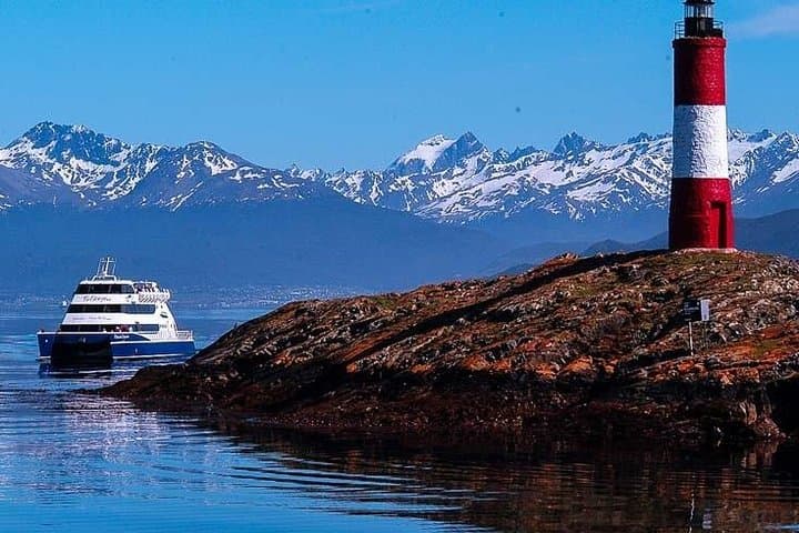 Beagle Channel Catamaran to Isla de Lobos and Les Eclaireurs Lighthouse photo 3
