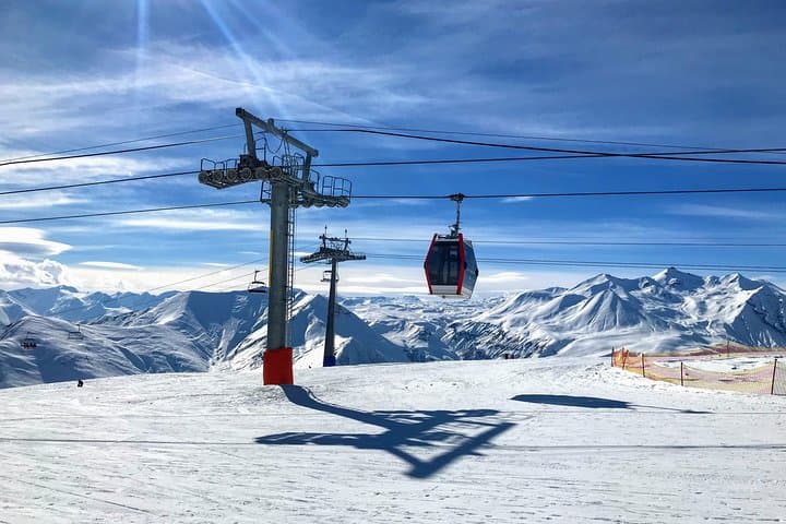 Winter Family Adventure: Sabaduri, Ananuri & Gudauri Day Trip from Tbilisi