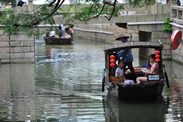 Private Suzhou Day Tour: Master-of-Nets Garden, Suzhou Museum & Tongli Cruise photo 6