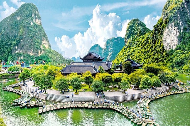Day Tour to Trang An & Hoa Lư from Hanoi — Boat, Bike and Ancient Temples photo 2