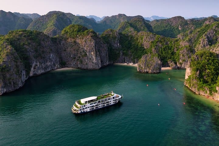 Mon Chéri 3-Day Luxury Cruise: Halong Bay & Cat Ba Adventure