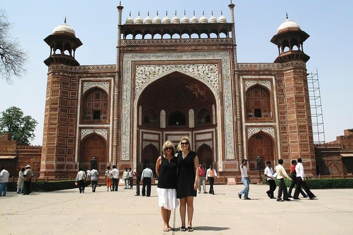 Same-Day Taj Mahal from Mumbai: Fly to Agra and Back in One Day photo 2