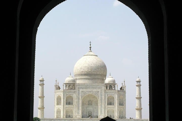 Same-Day Taj Mahal from Mumbai: Fly to Agra and Back in One Day photo 3