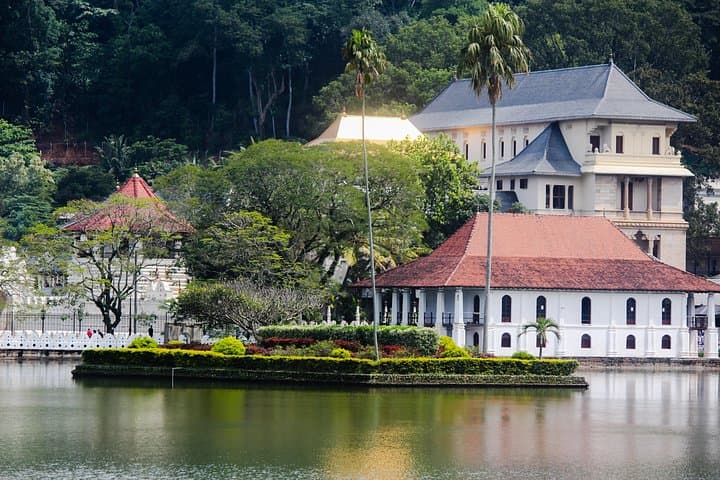 Kandy Day Tour from Colombo: Temple of the Tooth, Tea Trails & Spice Gardens photo 1