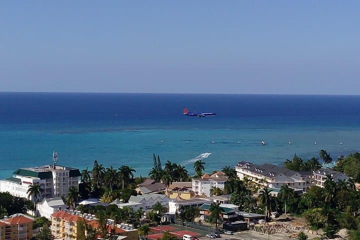 Private Airport & Cruise Port Transfer in Montego Bay — Exclusive 1–4 Pax photo 1