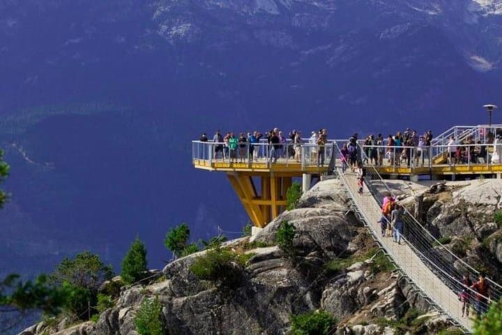 Peak 2 Peak Gondola Winter Day Trip from Vancouver to Whistler & Squamish photo 5