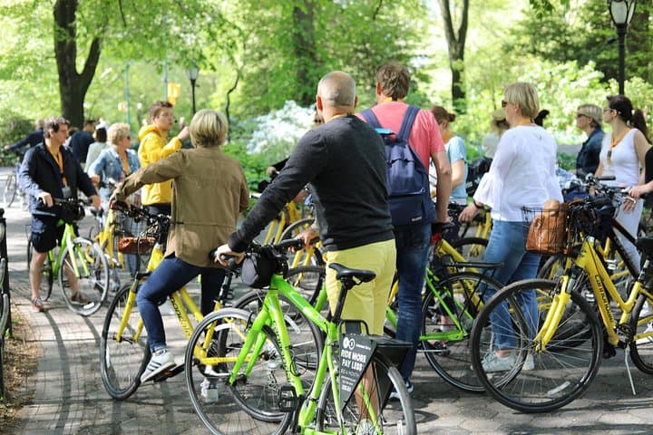 Glide Through Central Park: 2-Hour Guided Bike Tour in Spanish or English photo 2