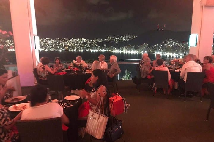 Acapulco Deluxe by Night: La Quebrada Cliff Divers & Dinner with Bay Views photo 2