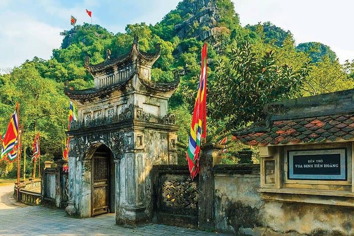 Hanoi to Halong Bay: 5-Day Hoa Lu & Tam Coc Cultural Cruise Tour photo 5