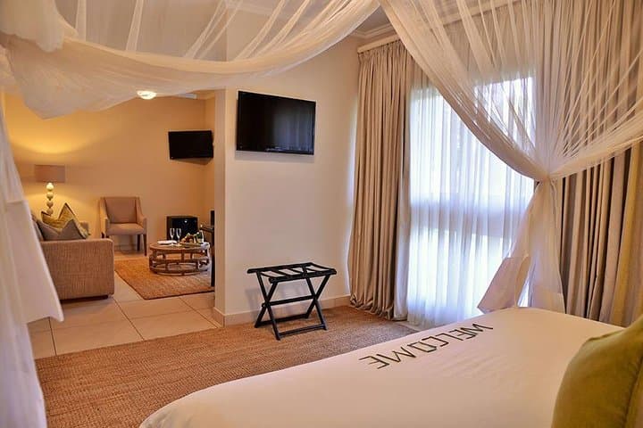 Victoria Falls 2-Day Cresta Sprayview Hotel Package: Falls Tour, Zambezi Cruise & Wildlife Options photo 2
