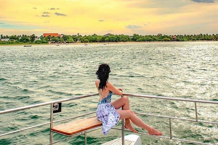 Giant Loop Cruise Mirissa: Private Whale-Watching Yacht Tour in Sri Lanka photo 1