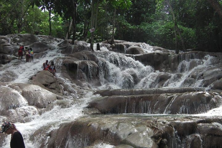 Private Transfer to Dunn's River Falls from Ocho Rios — Climb & Swim Guide photo 3