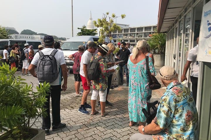 Colombo Shore Excursion: Kelaniya Temple and Half-Day City Tour photo 6