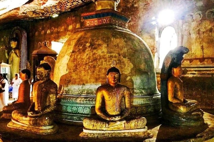 Sigiriya to Dambulla & Kandy: Dambulla Cave Temple Day Tour from Sigiriya