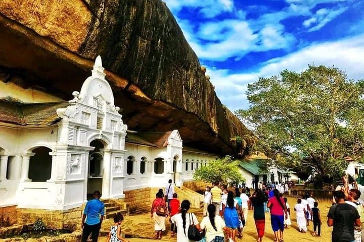 Sigiriya to Dambulla & Kandy: Dambulla Cave Temple Day Tour from Sigiriya photo 4