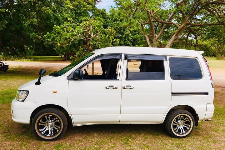 Colombo Airport to Kandy Private Transfer with Peradeniya Botanical Garden Stop photo 5