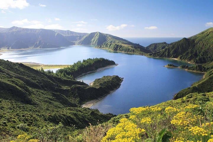 Lagoa do Fogo Biologist-Guided Volcano Tour & Hot Springs Bath — São Miguel Day Trip photo 3