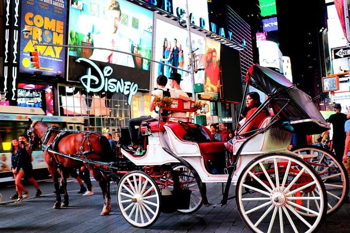 Night Carriage Ride from Central Park to Times Square: Horse-Drawn Tour of Midtown photo 1