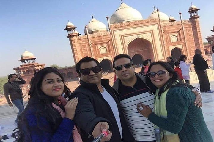 Sunrise Taj & Mughal Marvels: Overnight Agra Tour from Delhi